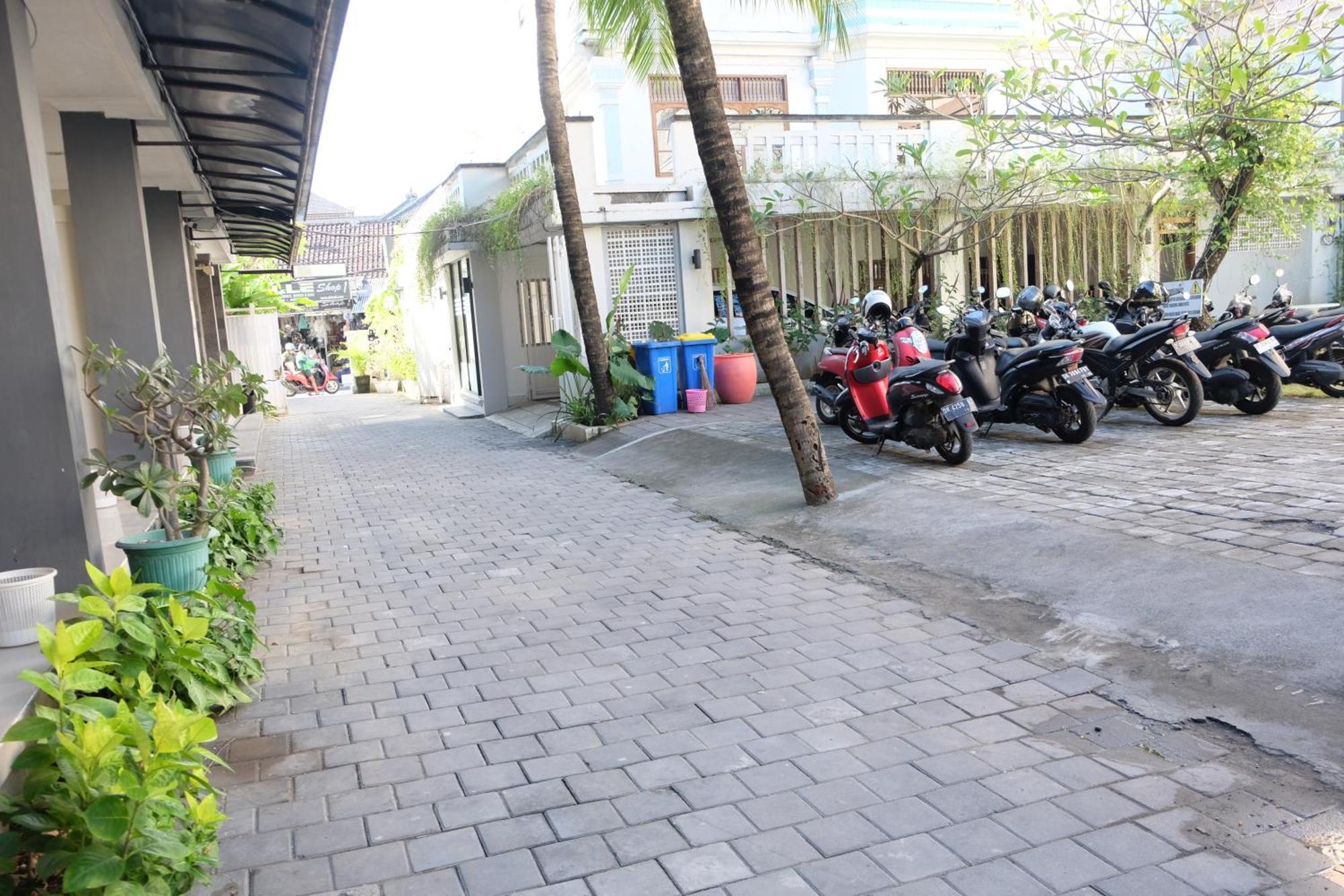 מלון קוטה לומבוק Palm Garden Kuta מראה חיצוני תמונה